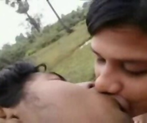 อินเดียน GF หลงใหล จูบกัน