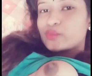 Desi girl showing chest..